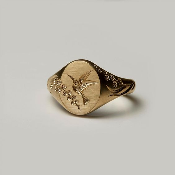 Carla | Vintage Jewelry | Gold Ring | Hummingbird Design 0