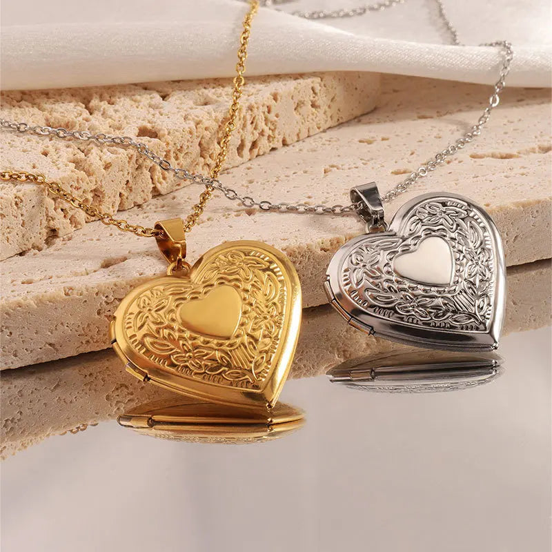Elegant Gold Heart Photo Locket Necklace | Gold 1