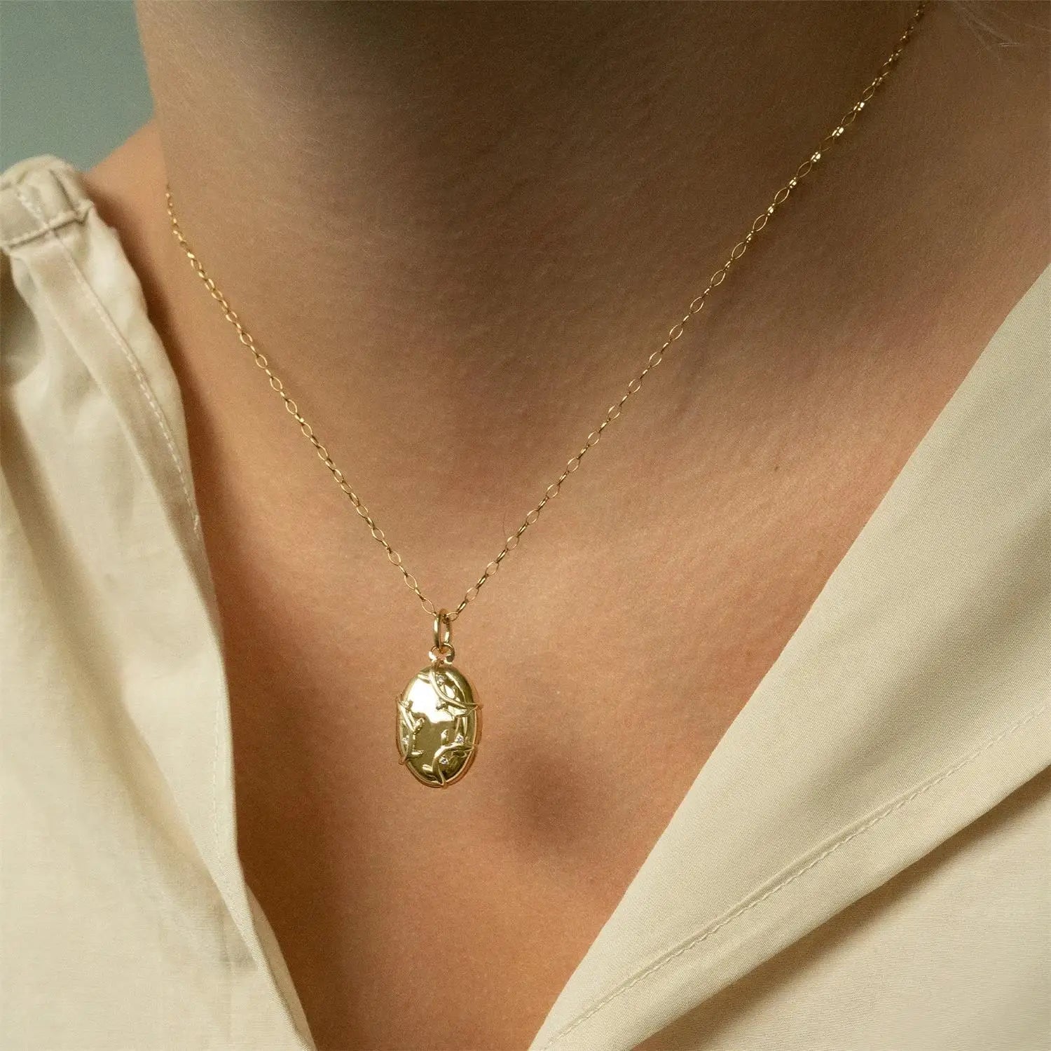 Elegant Zircon Oval Locket Necklace | Sterling Silver 1