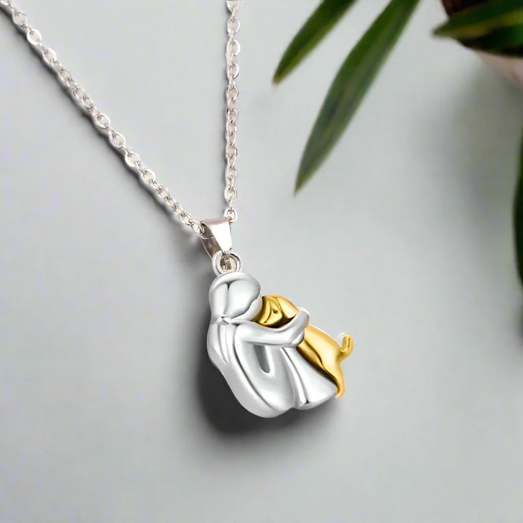 Hug Pendant Necklace | 14K Gold-Plated Alloy 2