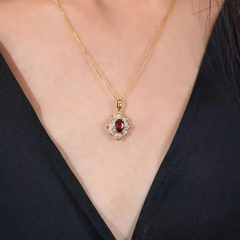 Kavella Solcrimson Necklace | Gold 1