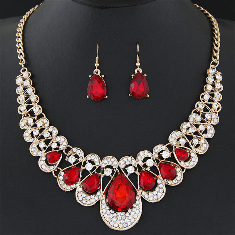 Maevina Crimselle Necklace and Earring Set | Gold 0
