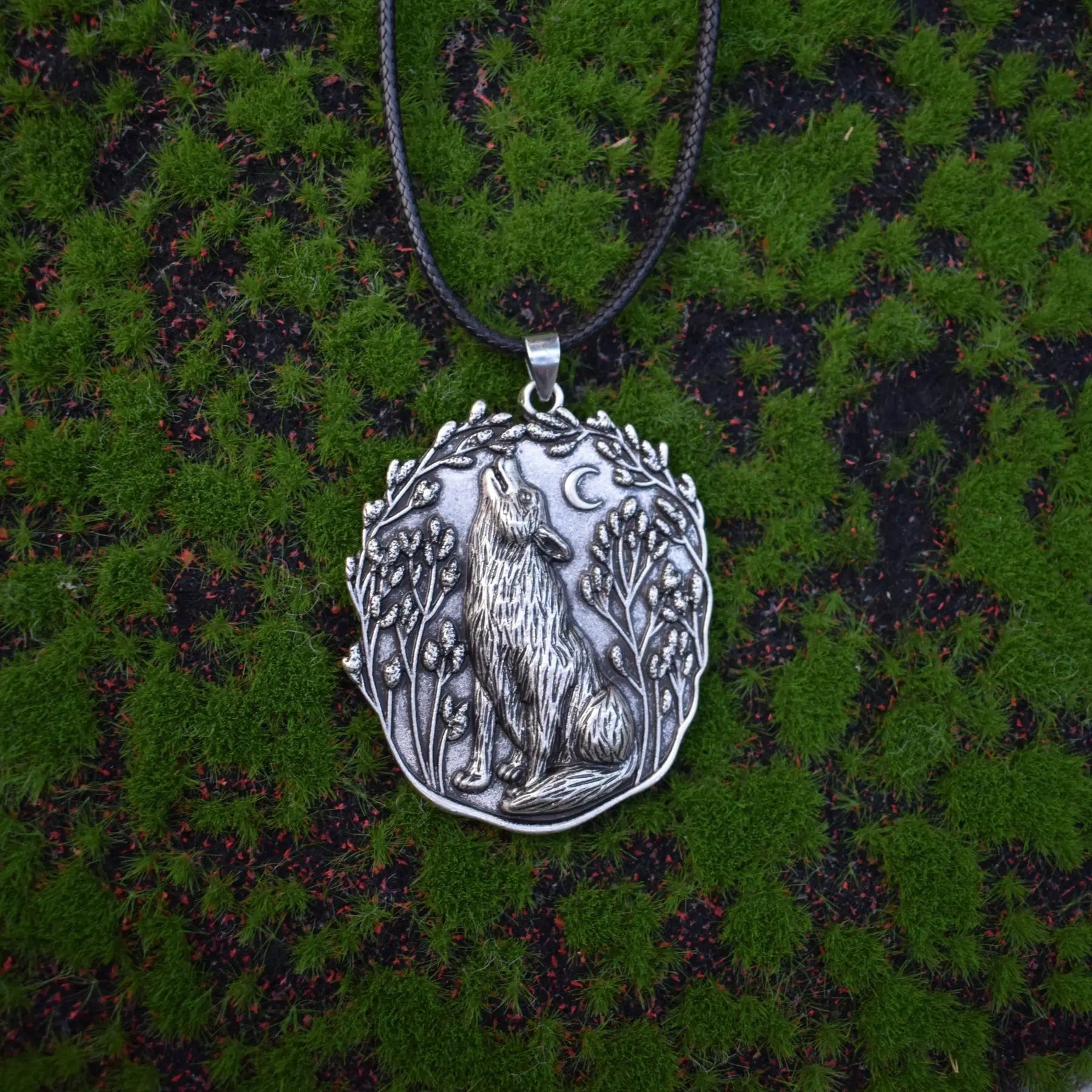 Moon Wolf Pendant Necklace | Premium Metal Alloy 1