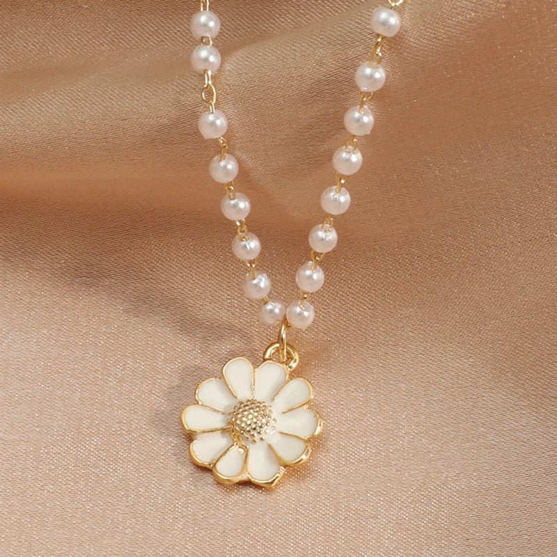 Pearl Daisy Pendant Necklace | Pearl 1