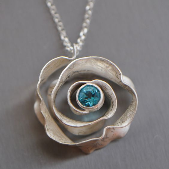 Vintage Blue Crystal Flower Necklace | Silver 0