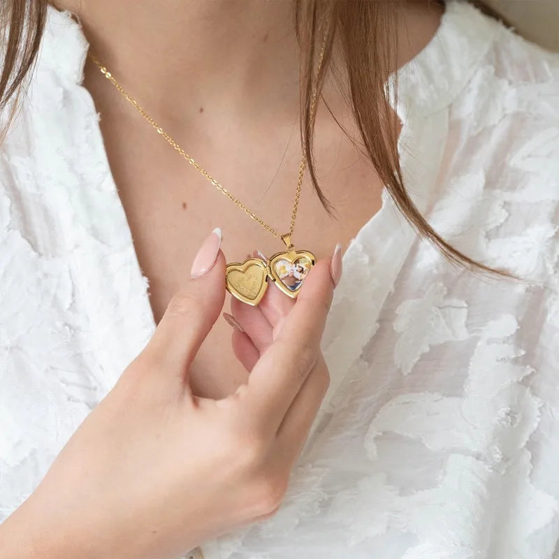 Vintage Heart Embossed Photo Locket Necklace | Silver 1