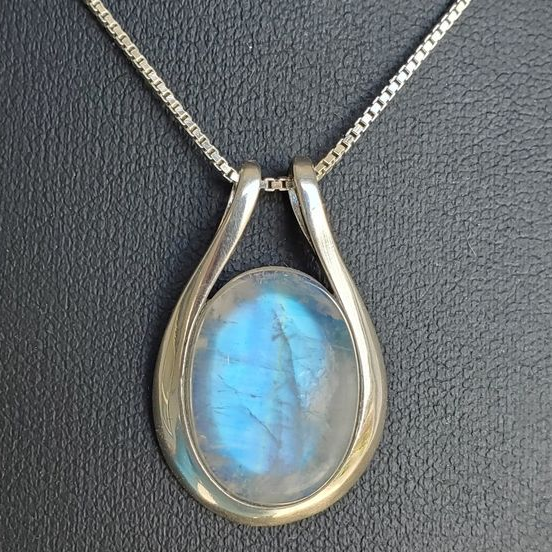Vintage Opal Necklace | Handcrafted Jewelry | Timeless Design 0