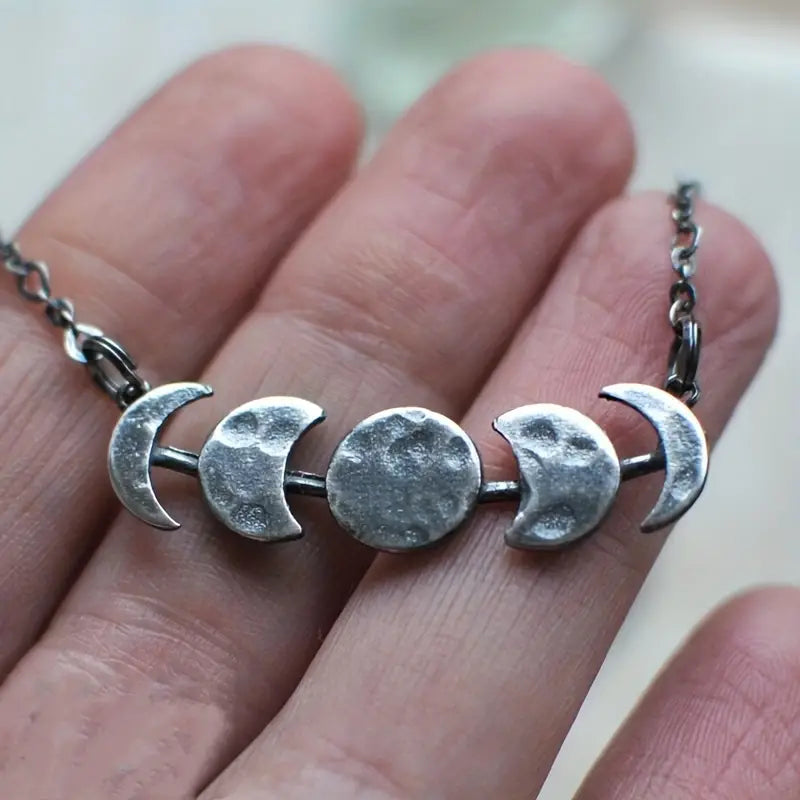 Vintage Silver Moon Circle Necklace | Silver 0